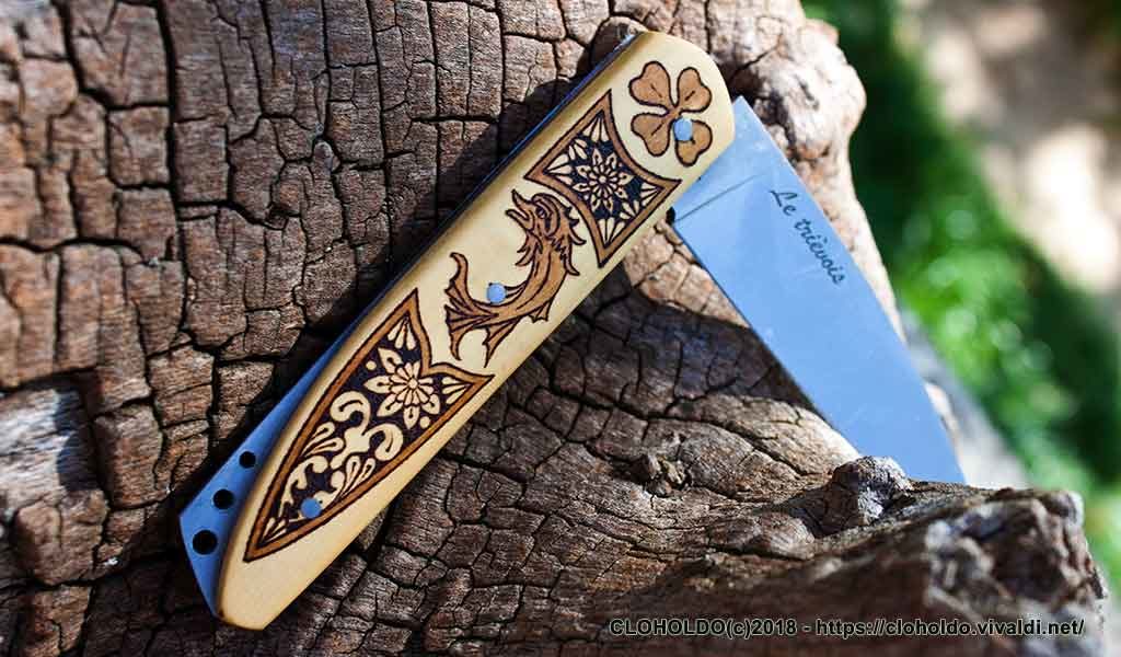 Carbon and boxwood Knife 